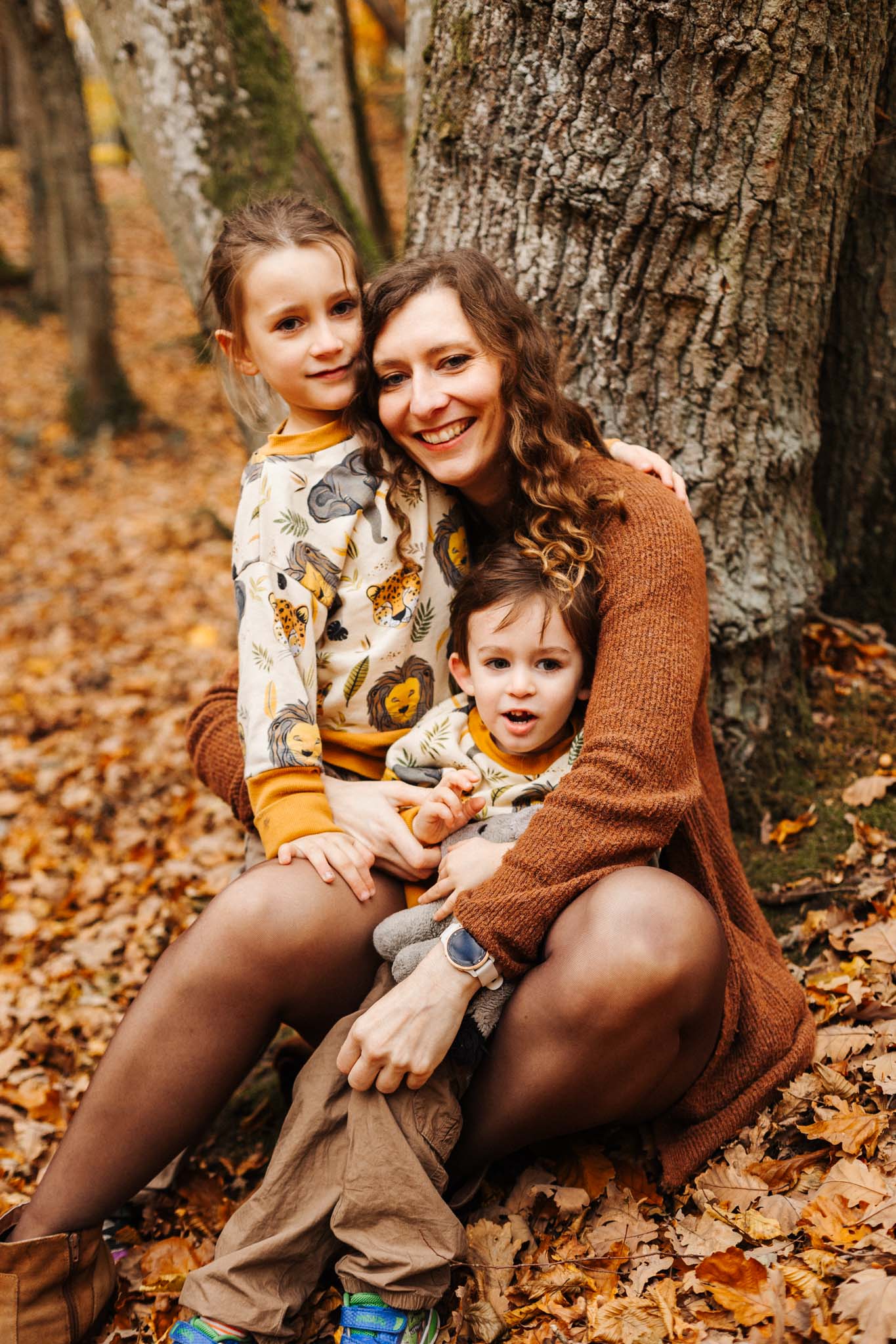 Famille sous un arbre