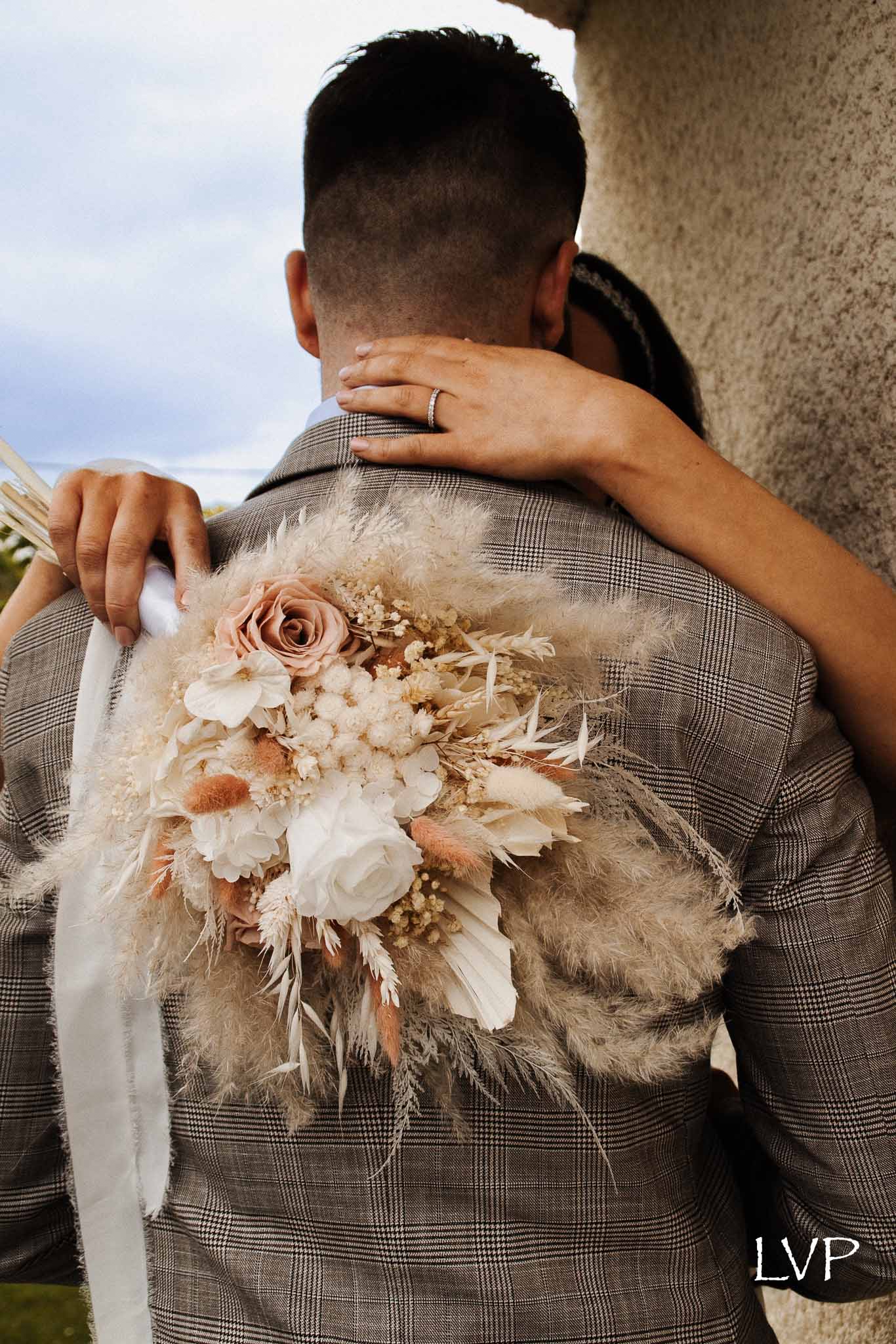Couple de dos mariage