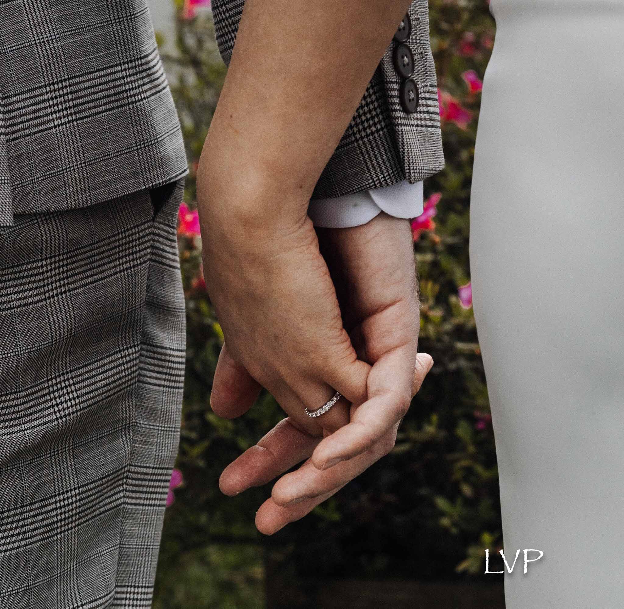 Main dans la main mariage